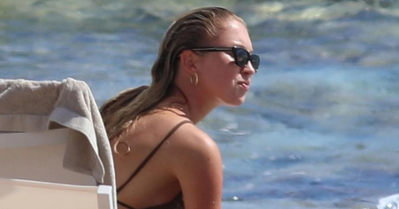 Kći Kate Moss uživa u Španjolskoj i oduševljava u sićušnom crnom bikiniju